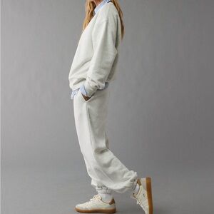 AE Everyday Luxe Crew Sweat Shirt & Pants Jogger Set in Heather Gray Size XS